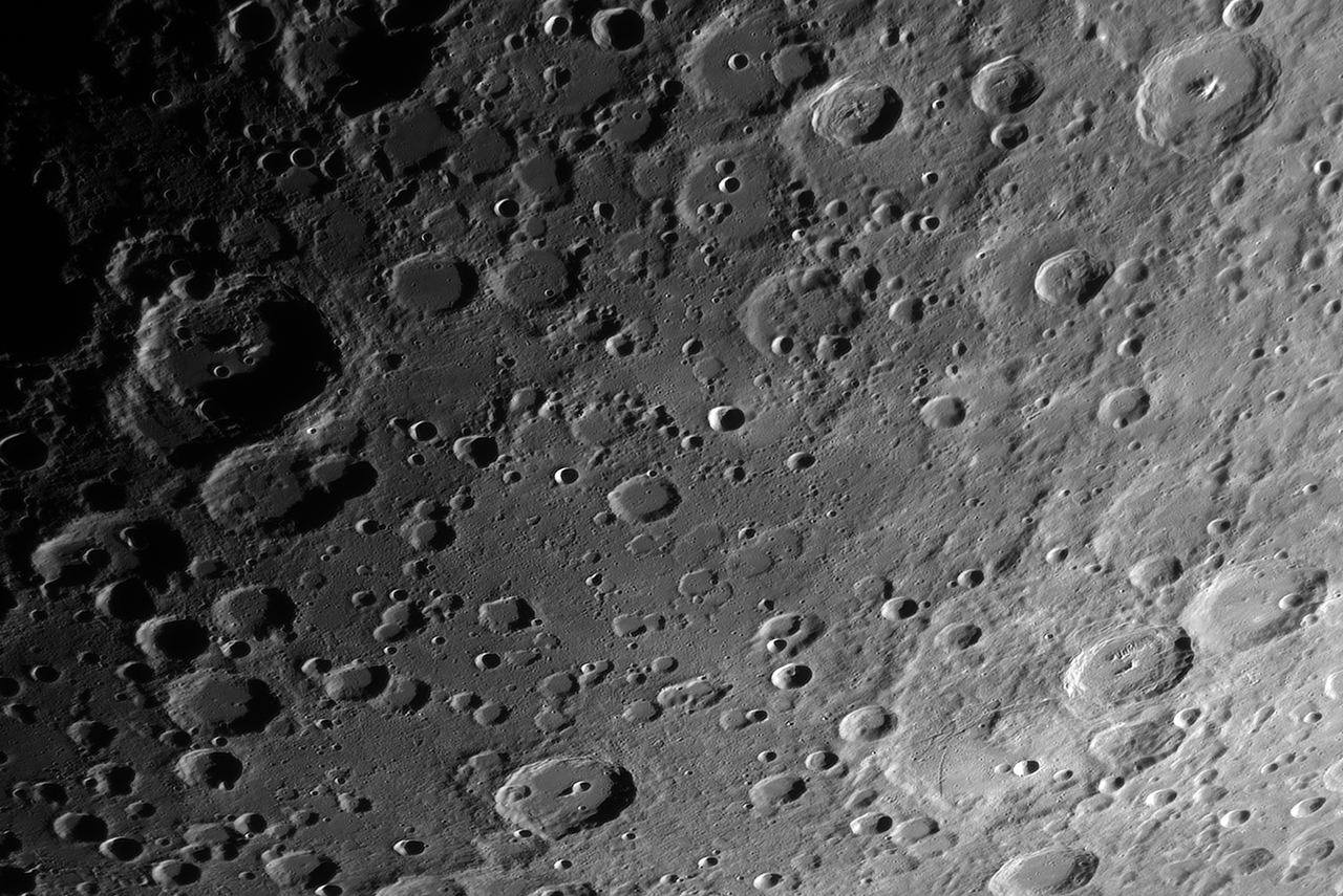 Mond mit Krater Piccolomini & Maurolycus  