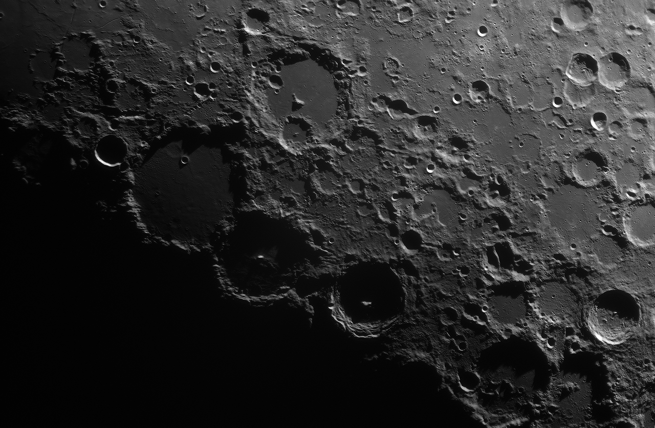 Mond mit Krater Albategenius & Arzachel 
