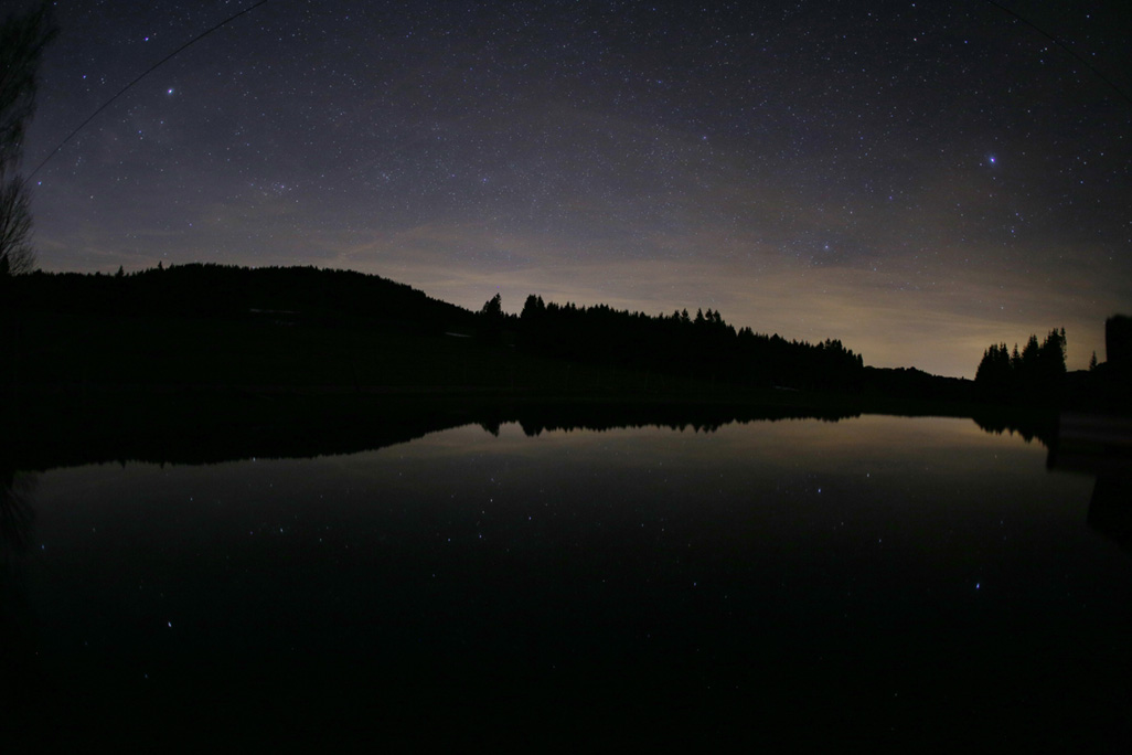 Keine Spiegelung im Wasser ein Autodach tut 